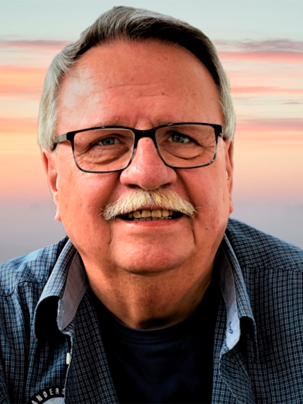 Dieter Neumann bei einer Lesung